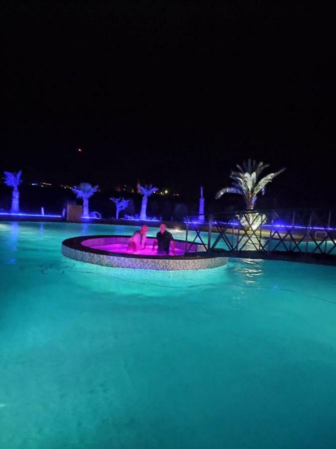 Bed and Breakfast Les Jardins D Amizmiz 6 Piscines Wawizelte Exterior foto